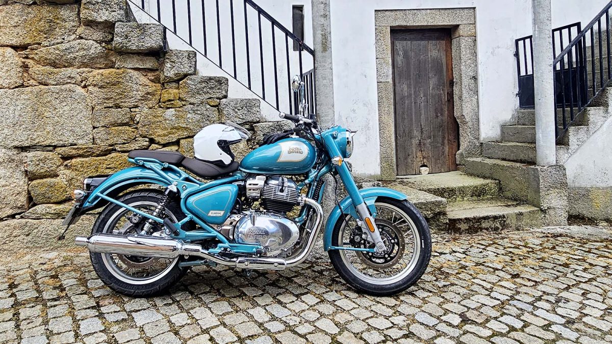 Royal Enfield Classic 650. Nostalgia de Lés-a-Lés 16 Royal Enfield Classic 650