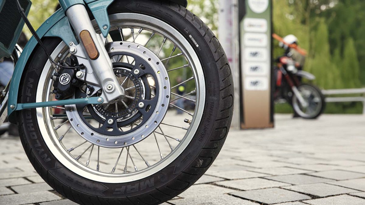 Royal Enfield Classic 650. Nostalgia de Lés-a-Lés 28 Royal Enfield Classic 650