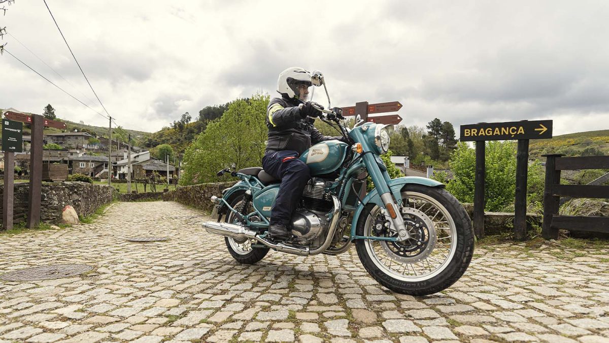 Royal Enfield Classic 650. Nostalgia de Lés-a-Lés 1 Royal Enfield Classic 650