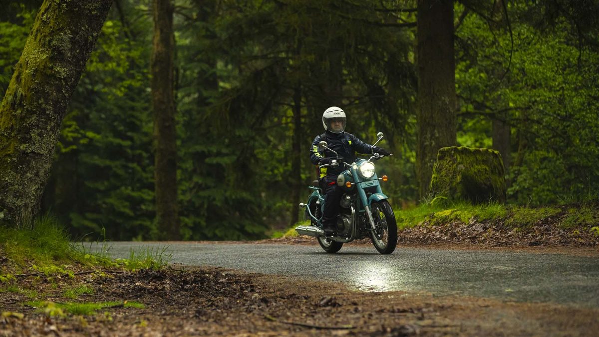 Royal Enfield Classic 650. Nostalgia de Lés-a-Lés 25 Royal Enfield Classic 650 Twin 58 - MotoX