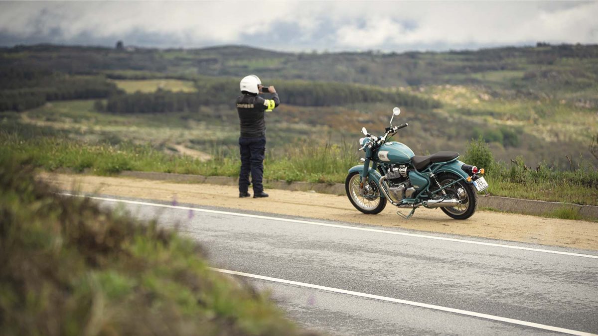 Royal Enfield Classic 650. Nostalgia de Lés-a-Lés 26 Royal Enfield Classic 650 Twin 61 - MotoX