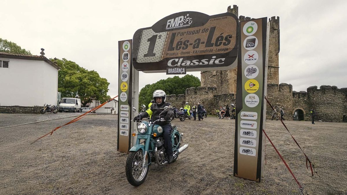 Royal Enfield Classic 650. Nostalgia de Lés-a-Lés 5 Royal Enfield Classic 650 Twin 75 - MotoX