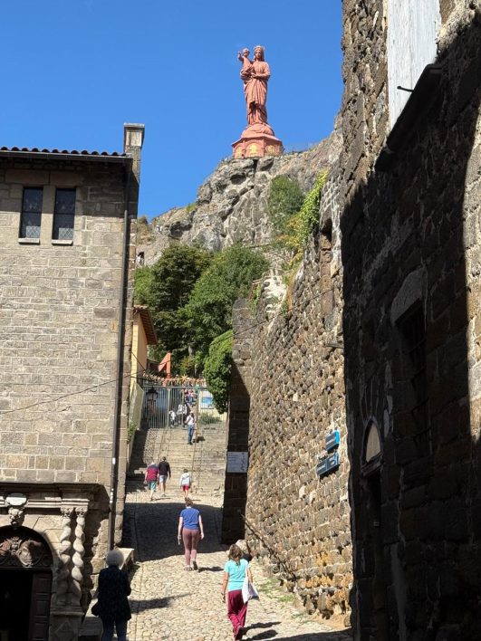 3 mulheres em 3 motos. Viver o caminho e não apenas o destino 20 3 mulheres em 3 motos Le Puy en Velay 4 - MotoX