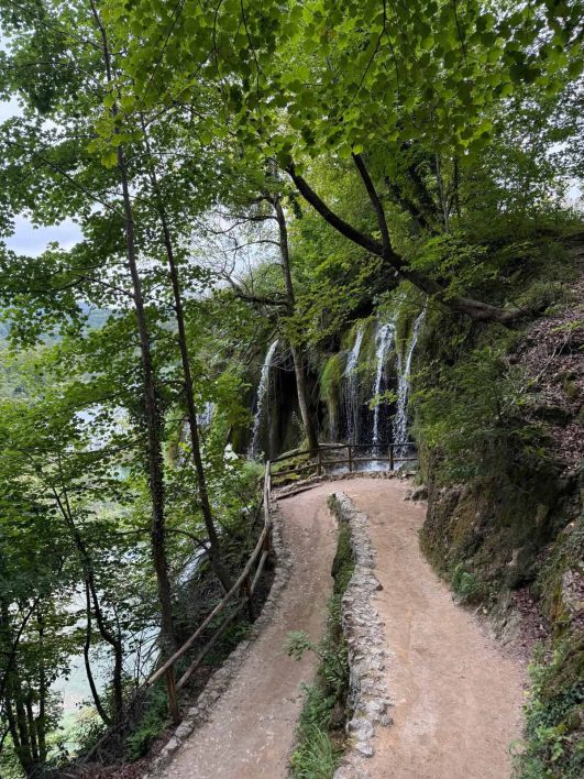 3 mulheres em 3 motos Lagos Plitvice 4 - MotoX