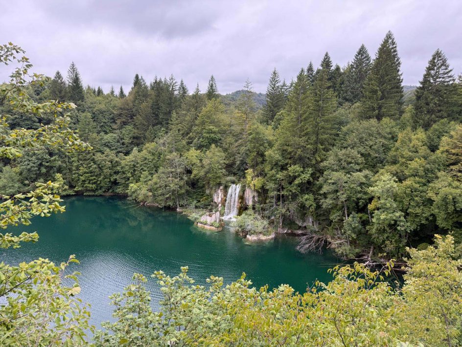 3 mulheres em 3 motos Lagos Plitvice 7 - MotoX