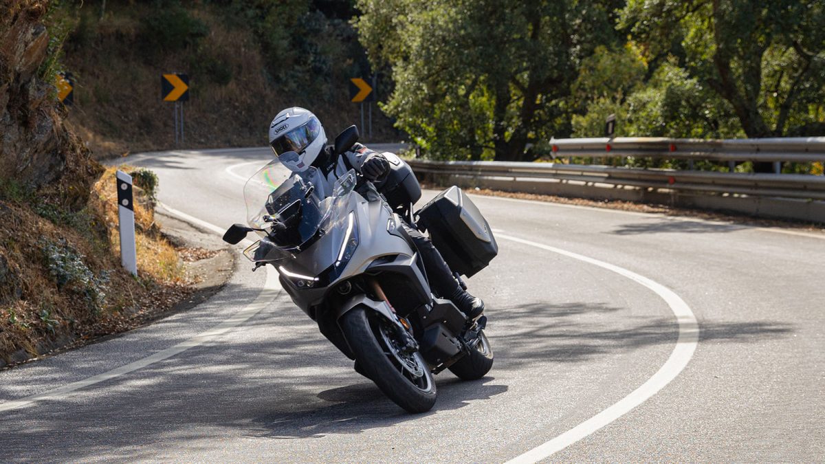 Honda NT1100. Essência de verdadeira turística 1 Honda NT1100
