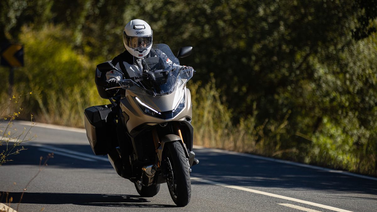 Honda NT1100. Essência de verdadeira turística 3 Honda NT1100