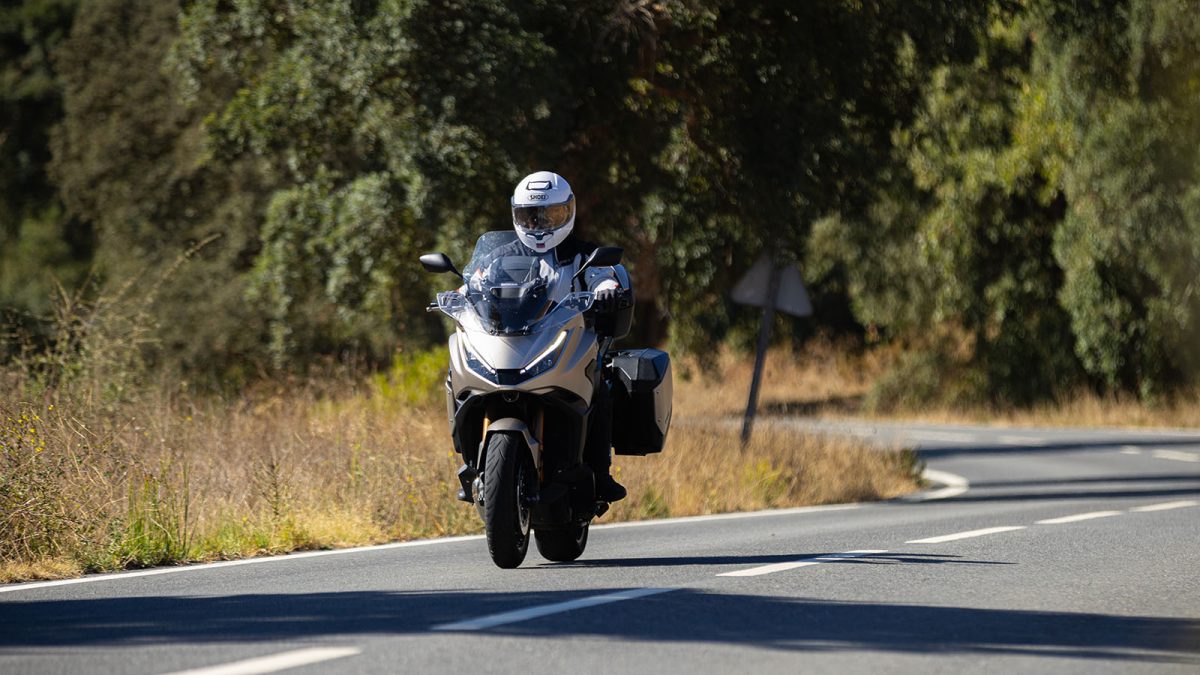 Honda NT1100. Essência de verdadeira turística 22 Honda NT1100