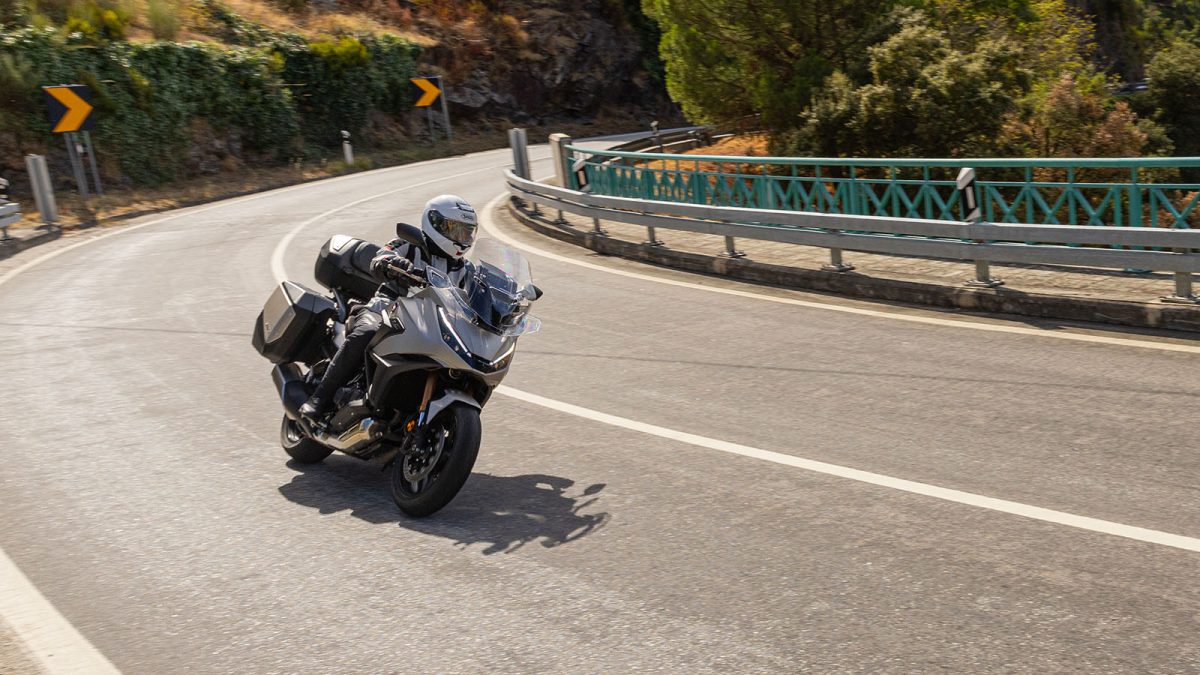 Honda NT1100. Essência de verdadeira turística 17 Honda NT1100