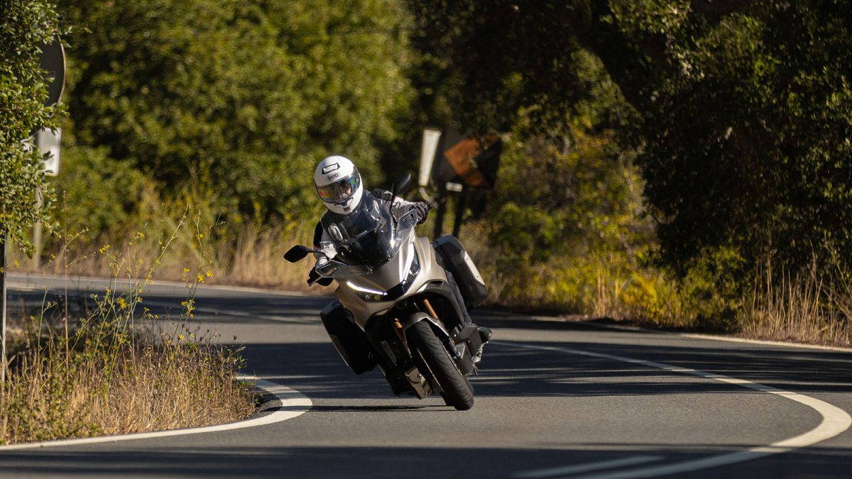 Honda NT1100. Essência de verdadeira turística 26 Honda NT1100