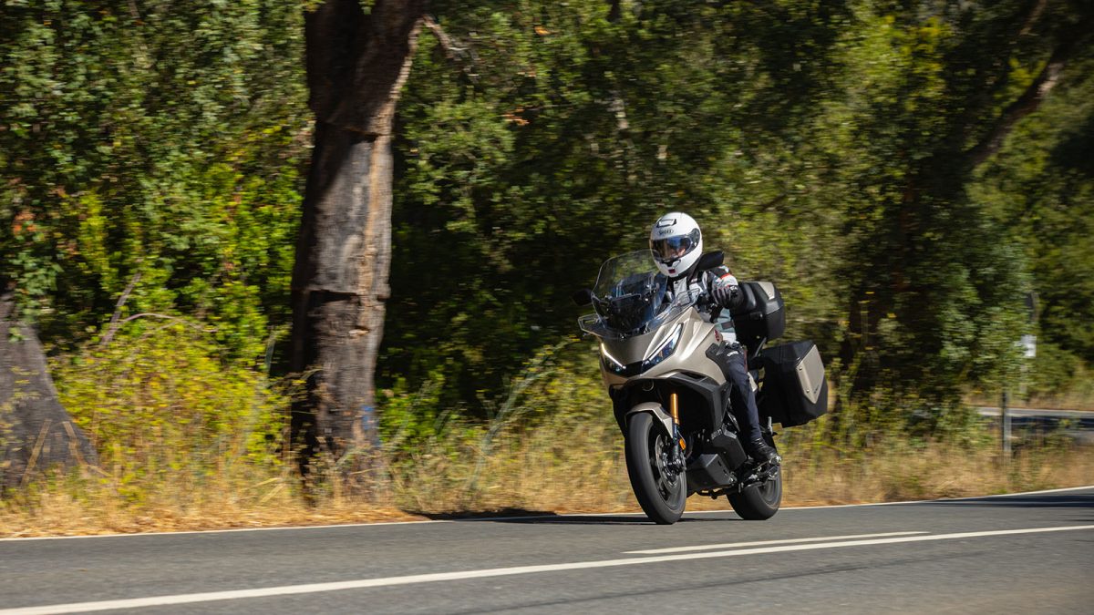 Honda NT1100. Essência de verdadeira turística 23 Honda NT1100