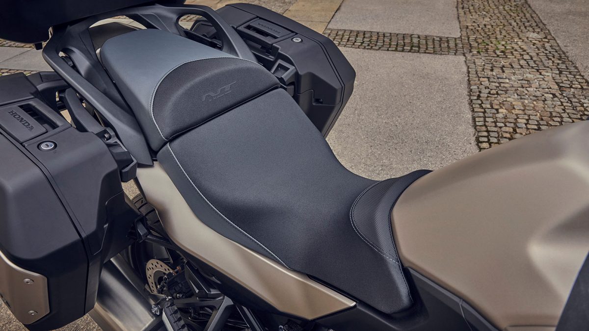 Honda NT1100. Essência de verdadeira turística 11 Honda NT1100