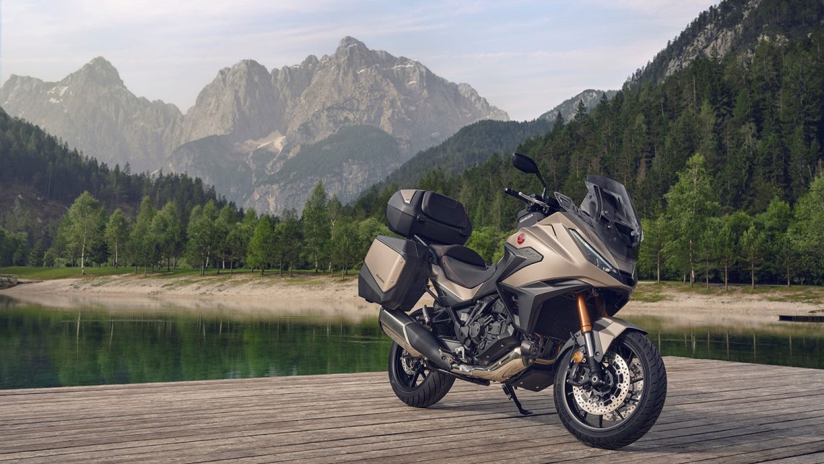Honda NT1100. Essência de verdadeira turística 4 Honda NT1100