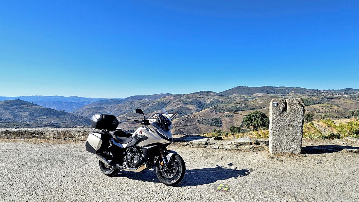 Honda NT1100. Essência de verdadeira turística 25 Honda NT1100