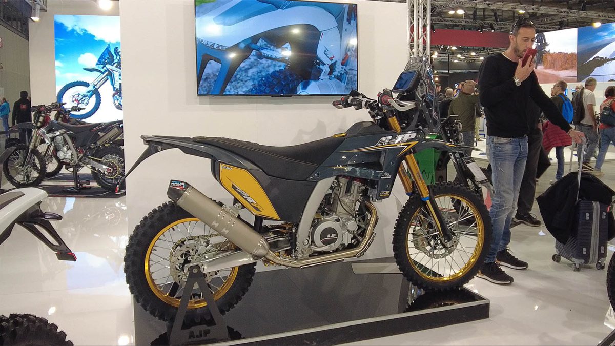 EICMA 2025. AJP aposta no elétrico MAS não só! 2 AJP PR7 na EICMA 2025