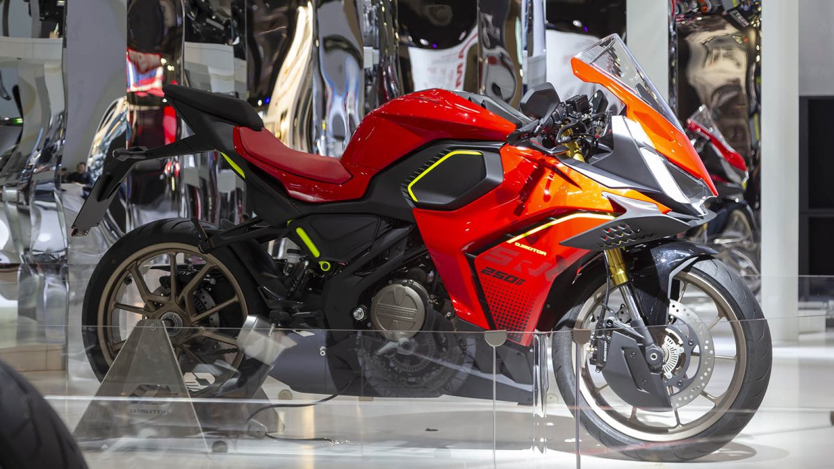 QJMOTOR na EICMA 2025 10 SRK 250RR - MotoX