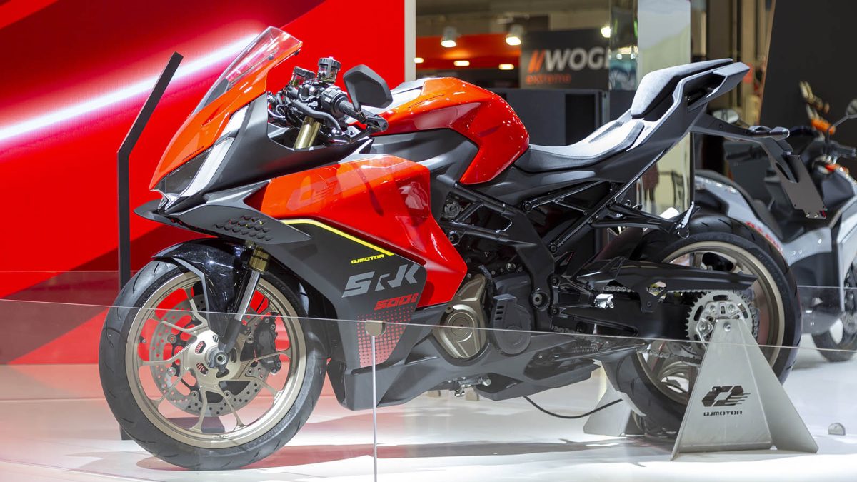 QJMOTOR na EICMA 2025 12 SRK 500RR - MotoX