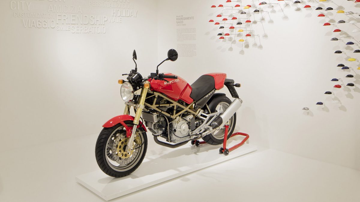 Ducati Monster M900