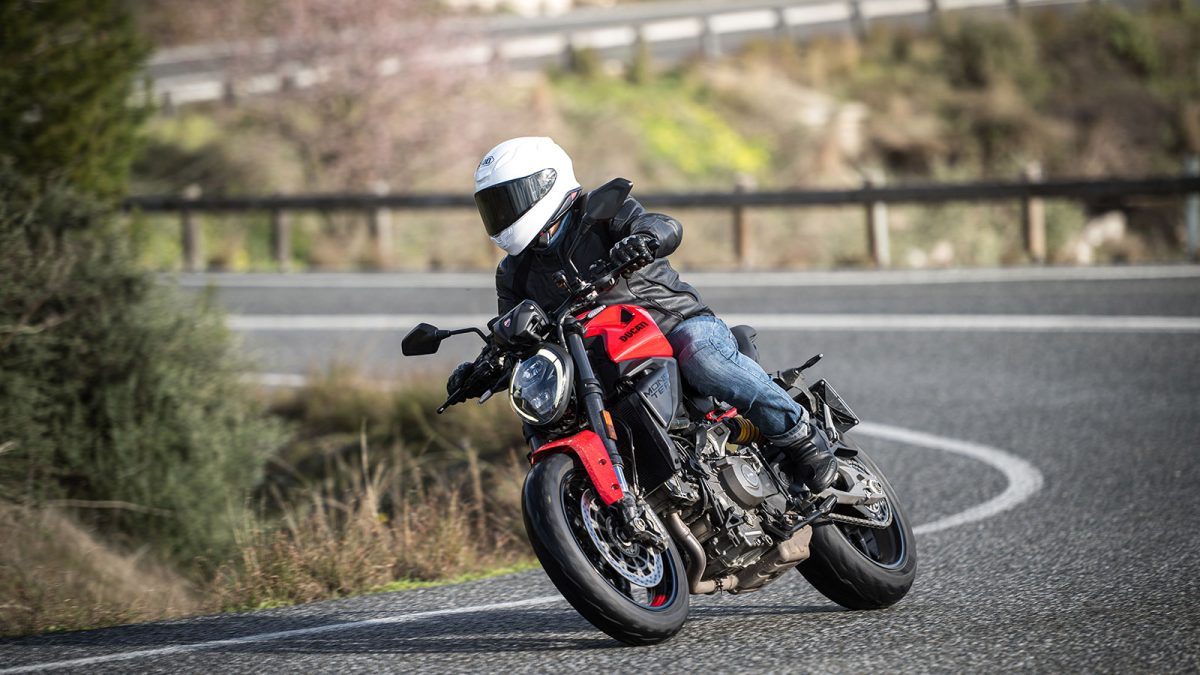Ducati Monster V2 Paulo Ribeiro 06 - MotoX