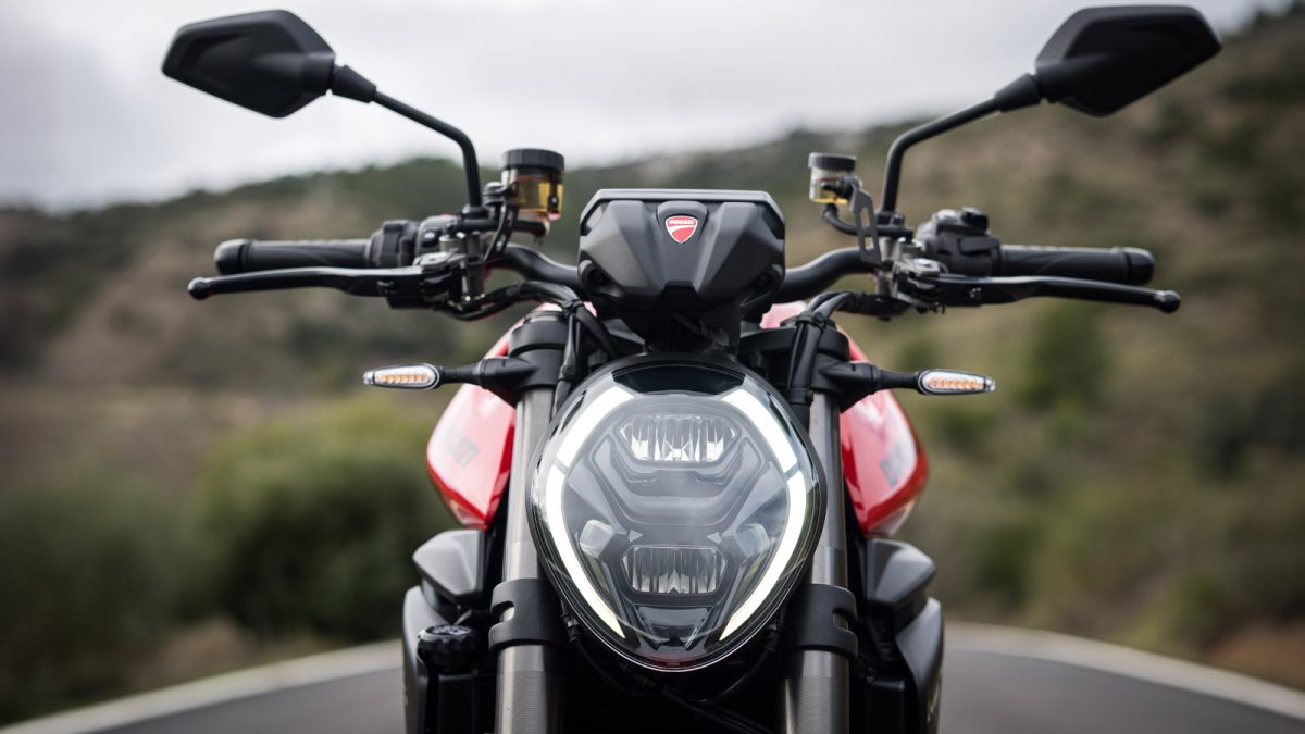 Ducati Monster V2 press 035 - MotoX