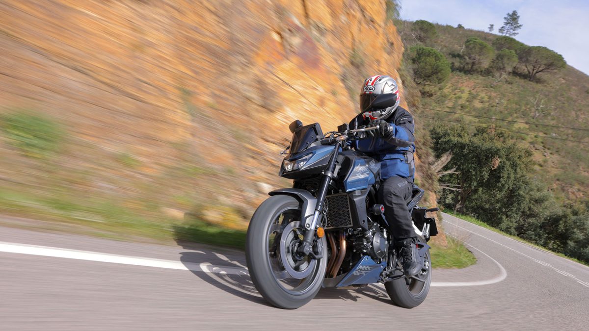 Honda CB750 Hornet E-Clutch 