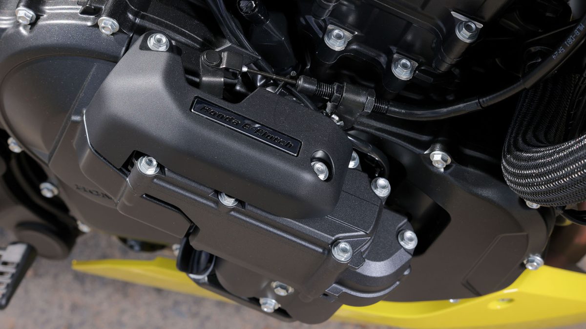 Honda Hornet 750 E-Clutch. O vídeo 3 Honda Hornet 750 E-Clutch