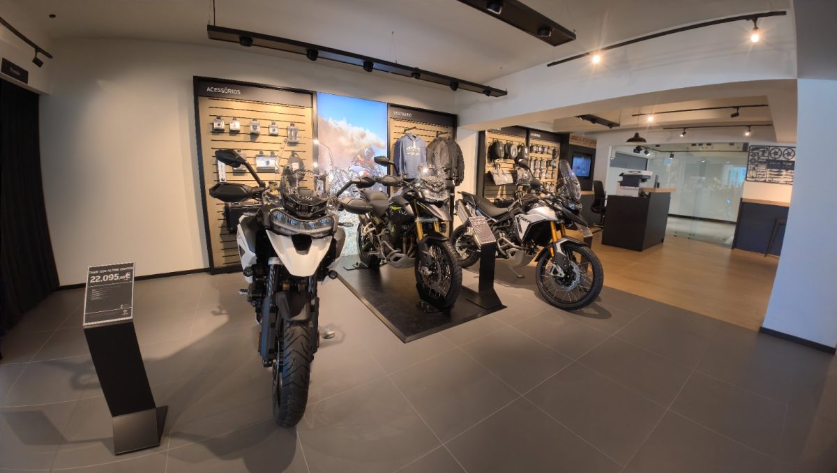 Triumph Portugal loja no Porto 06 1 - MotoX