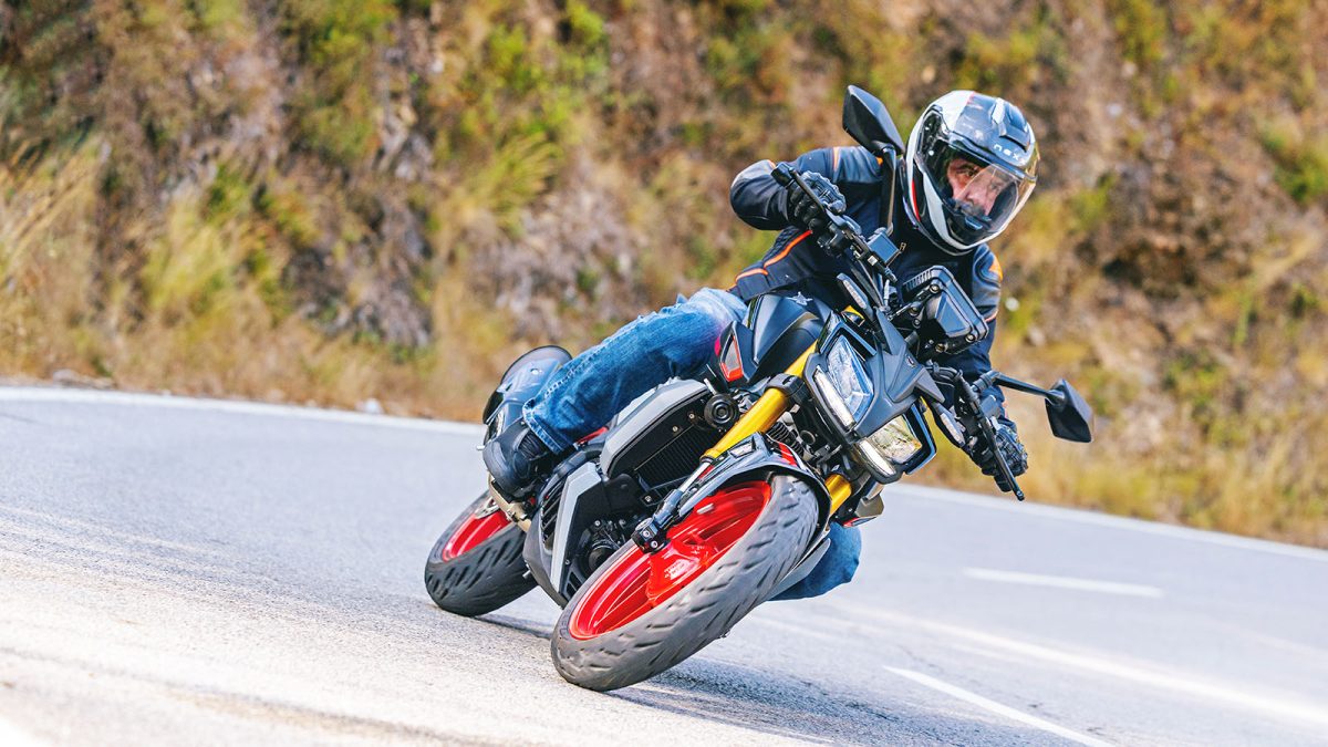 TVS RTR 310 e TVS RR 310. Ambição a dobrar 11 TVS RTR 310