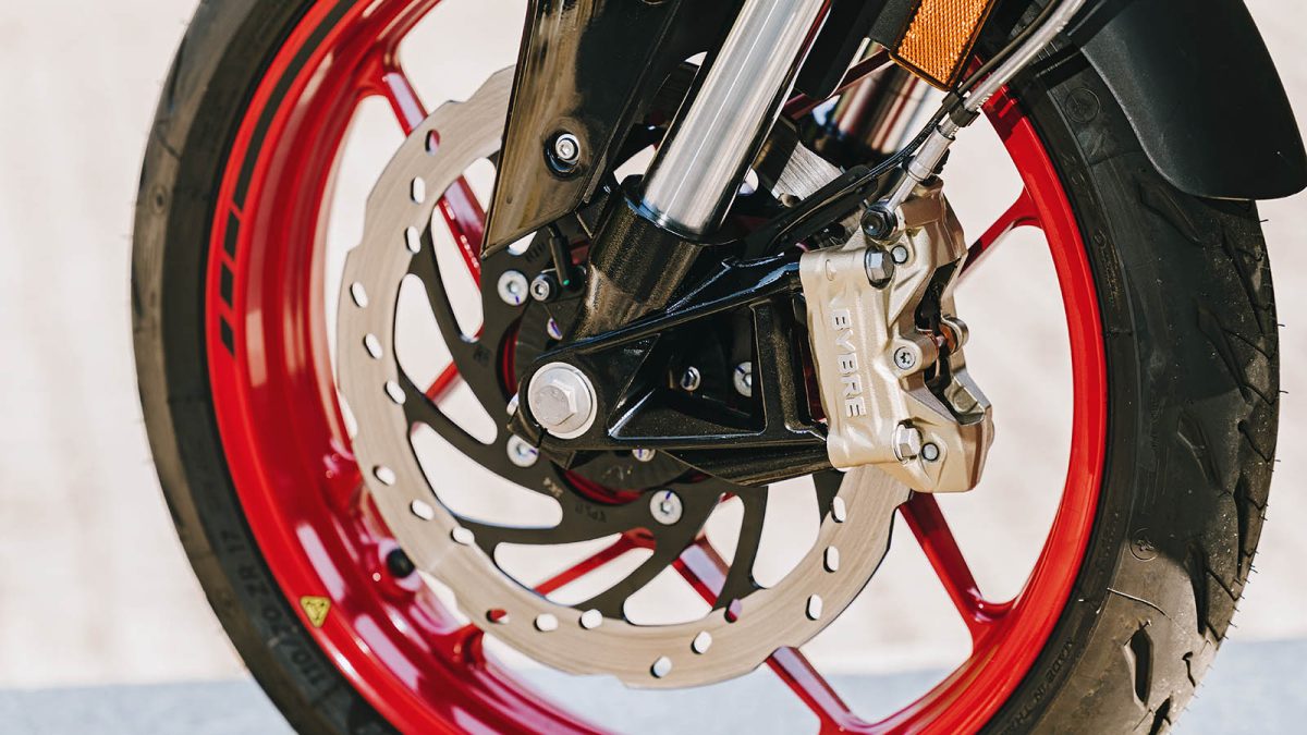 TVS RTR 310 e TVS RR 310. Ambição a dobrar 8 TVS RTR 310