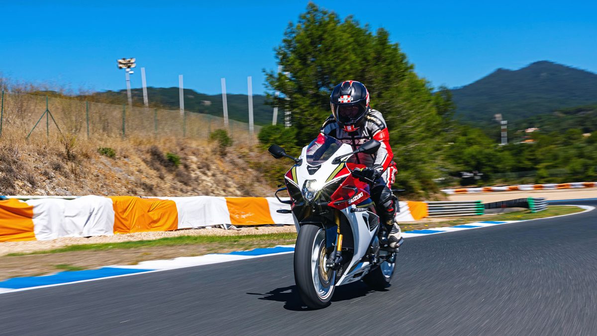 Suzuki GSX-R1000R. Reacender a chama de Hamamatsu 24 Suzuki GSX-R1000R