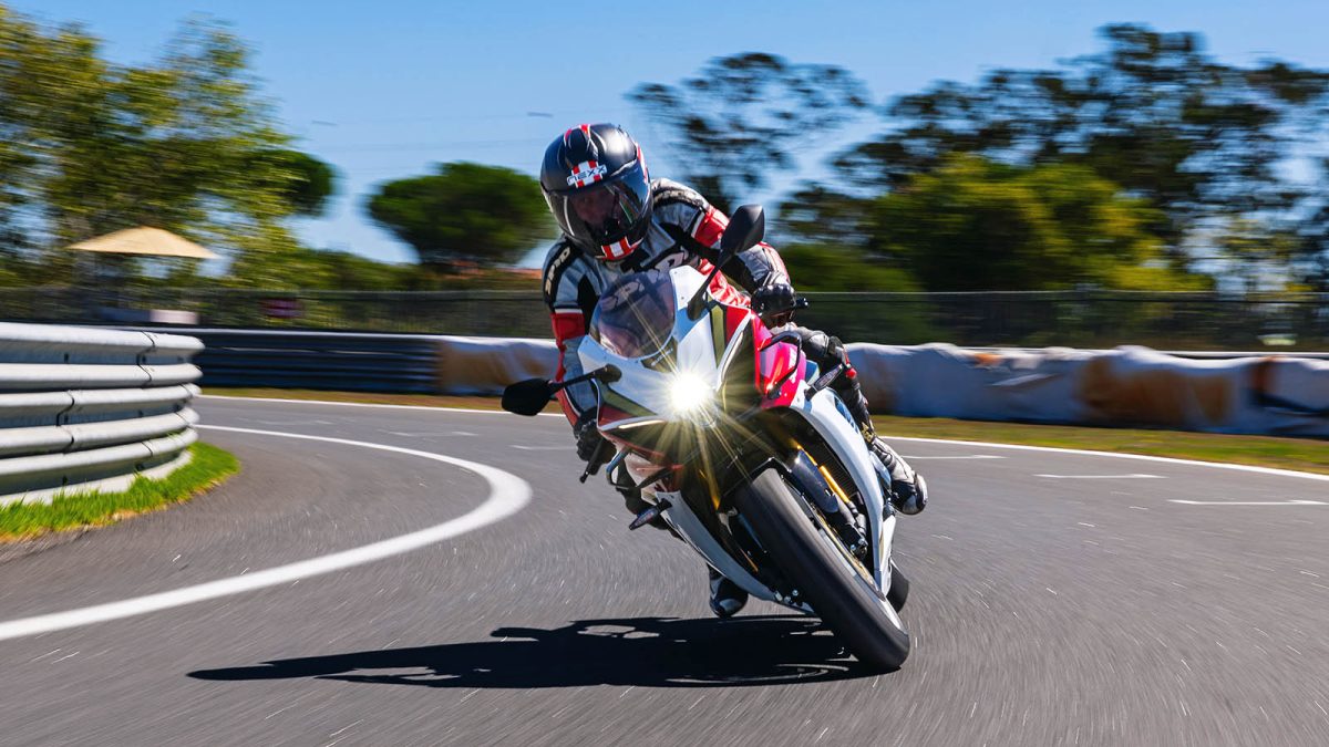 Suzuki GSX-R1000R. Reacender a chama de Hamamatsu 15 Suzuki GSX-R1000R