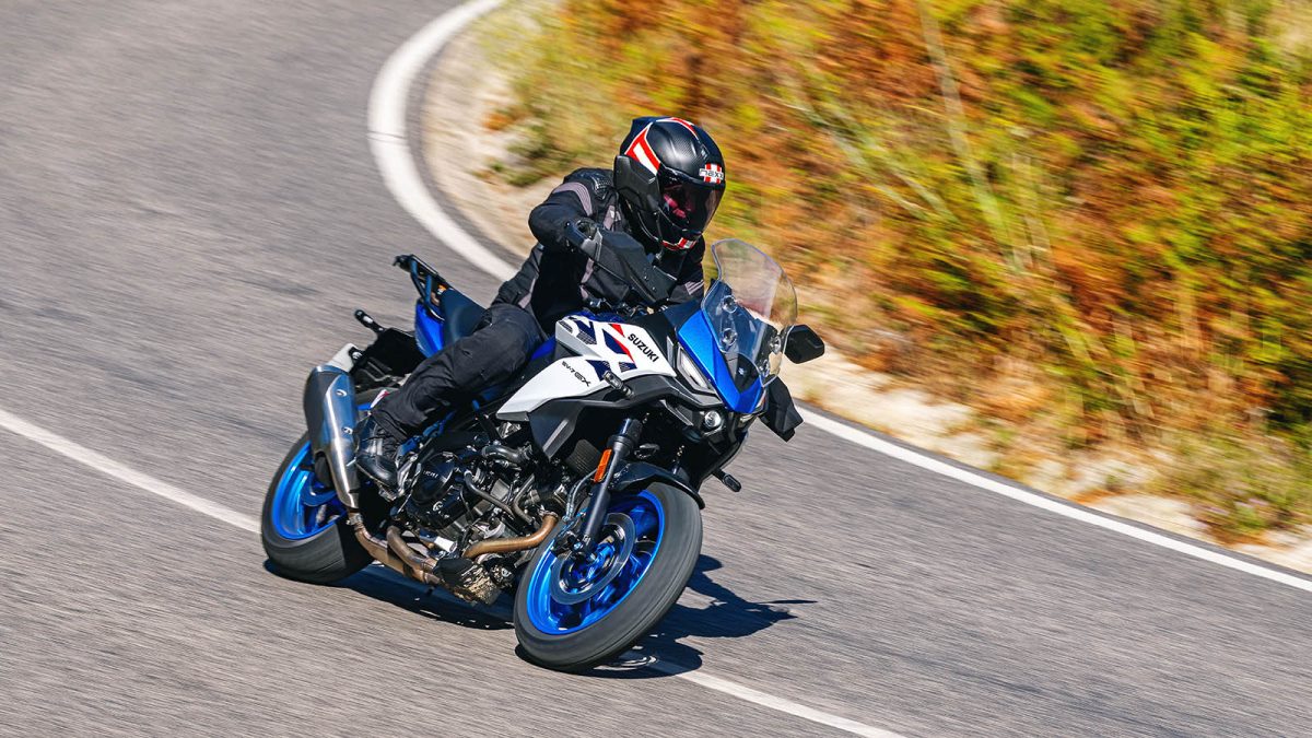 Suzuki SV-7GX. Aperfeiçoar a receita de um sucesso! 1 Suzuki SV-7GX