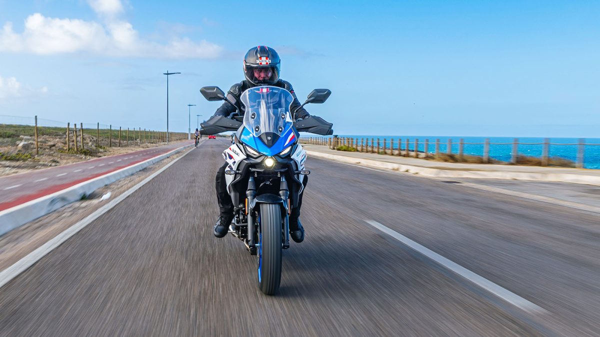 Suzuki SV-7GX. Aperfeiçoar a receita de um sucesso! 25 Suzuki SV-7GX
