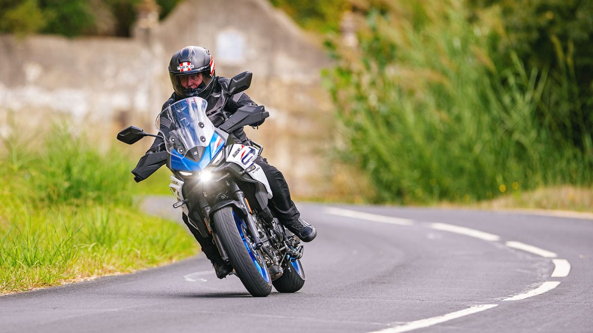 Suzuki SV-7GX. Aperfeiçoar a receita de um sucesso! 21 Suzuki SV-7GX