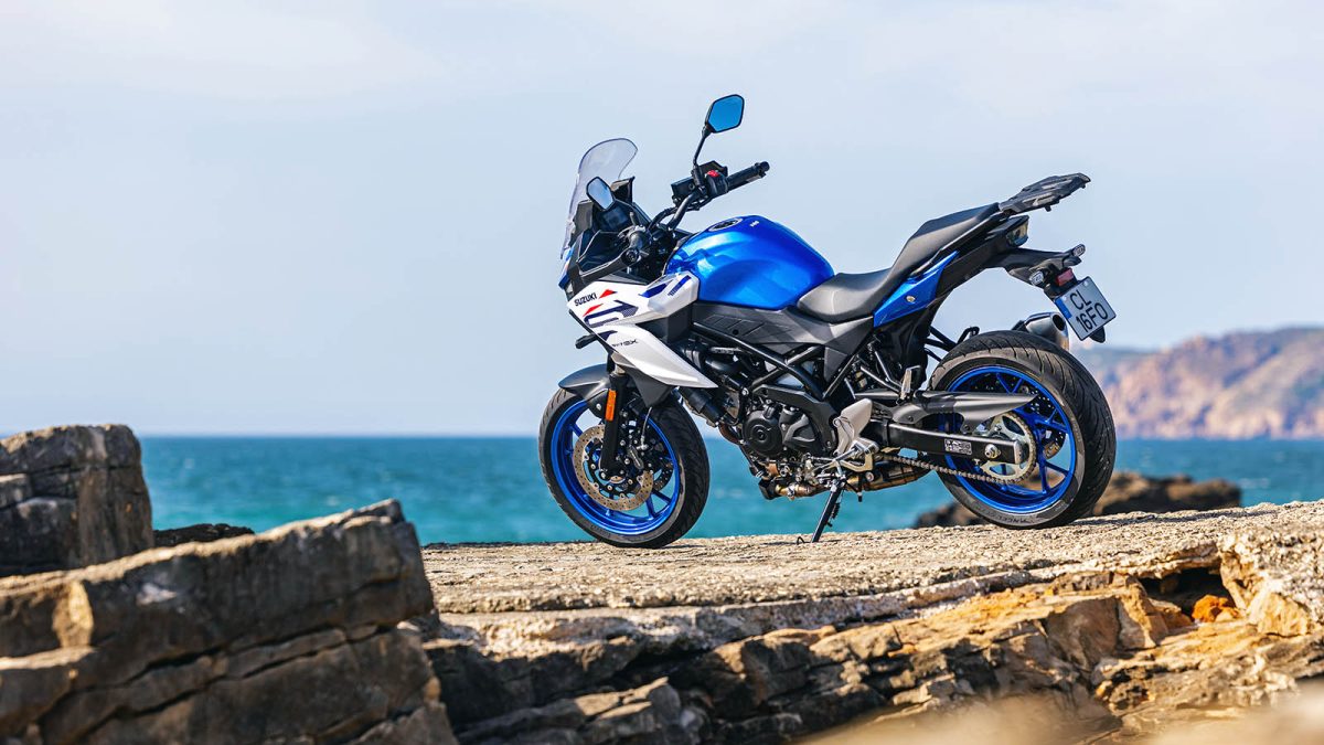 Suzuki SV-7GX. Aperfeiçoar a receita de um sucesso! 22 Suzuki SV-7GX