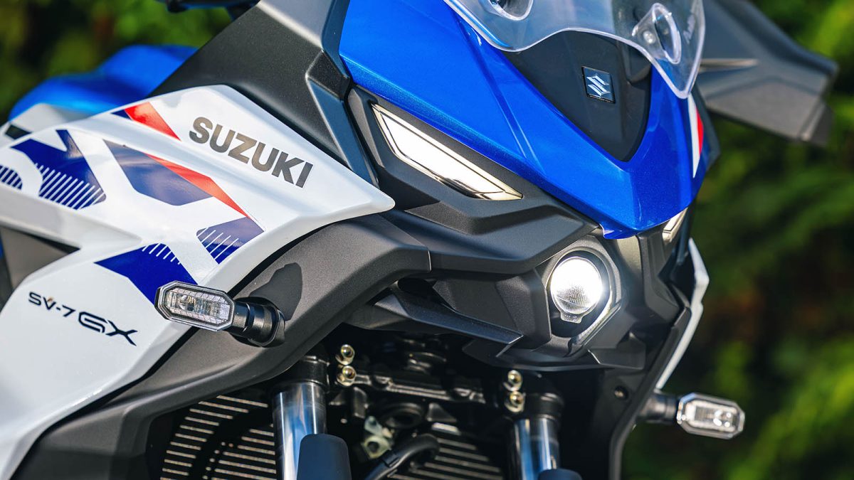 Suzuki SV-7GX. Aperfeiçoar a receita de um sucesso! 27 Suzuki SV-7GX
