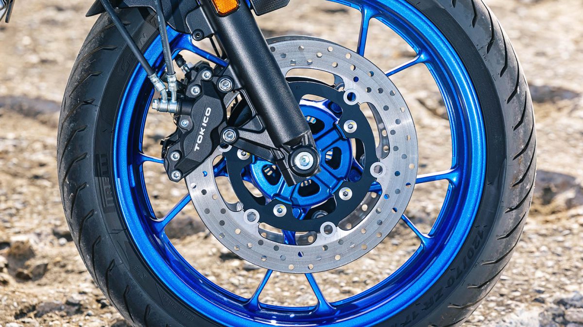 Suzuki SV-7GX. Aperfeiçoar a receita de um sucesso! 10 Suzuki SV-7GX